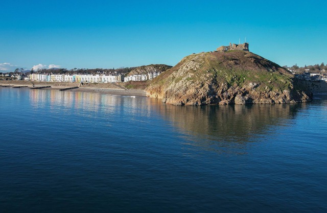 Bay View and Glan y Mor, 5*, Seafront, Criccieth