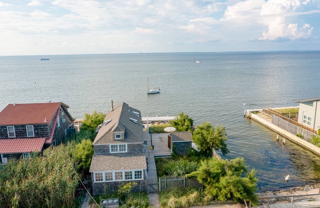 Bay-view apartment with deck, grill, enclosed porch, full kitchen, & WiFi