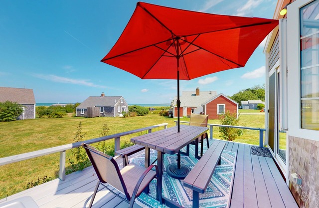 Bay View Cottage w / Deck, Gasgrill und tolle Aussicht - Schritte zum Privatstrand!