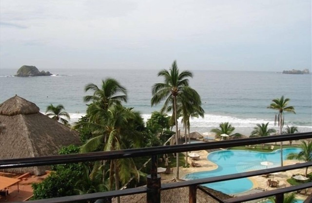 Bay View Grand - Beachfront Luxury Condo - 3BR / 4BA