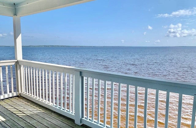 Bay Watch: Charming Waterfront Home with 2 Kayaks!