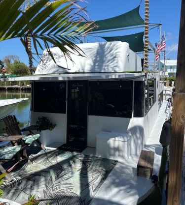 Baycation Houseboat