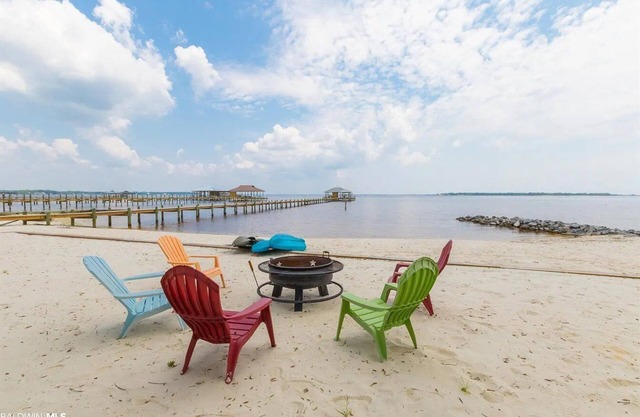 Baydreamer- The perfect beach house on Perdido Bay! New owners, same great house