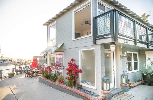 Oceanfront / Bayfront Beach Cottage. Waterfront Dining und Kochen.