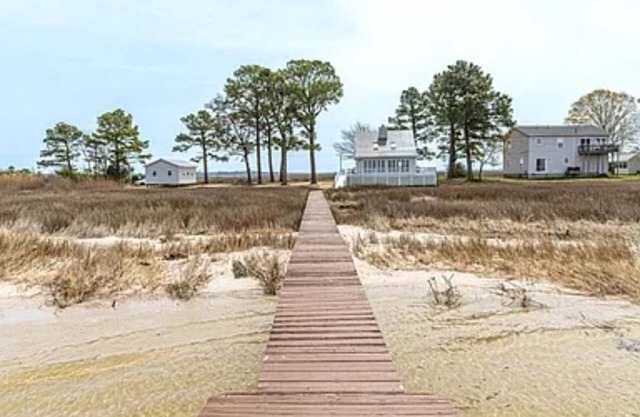 Bayfront Beauty with Beach and Boatslip!!