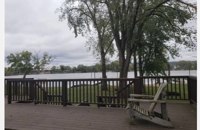 Bayfront Cottage is a 3 bedroom house on Richmond Bay.