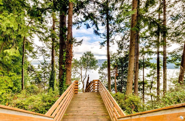 Bayfront, hundefreundliche Hütte mit einer schönen Veranda und Zugang zum Strand!