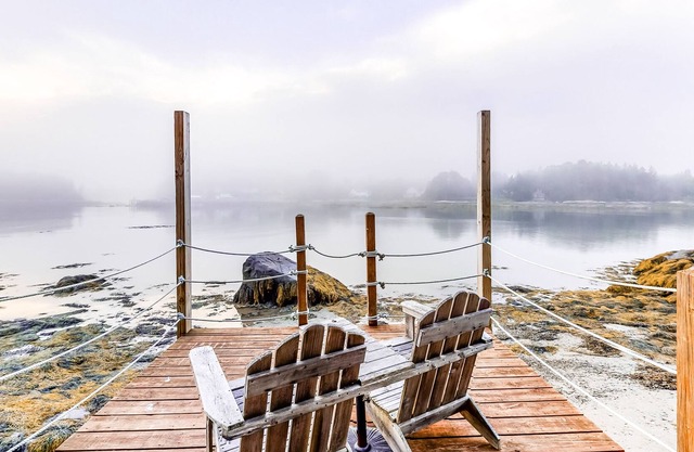 Bayfront Dog-Friendly Cottage w/Private Gas Grill, Fireplace, Washer/Dryer, A/C