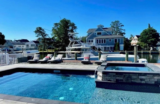 Bayfront Gem: 7BR Beach House Pool & Private 51ft Boat Dock