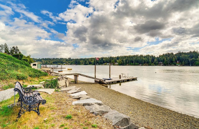 Bayfront Home w/ Private Beach in Vaughn!