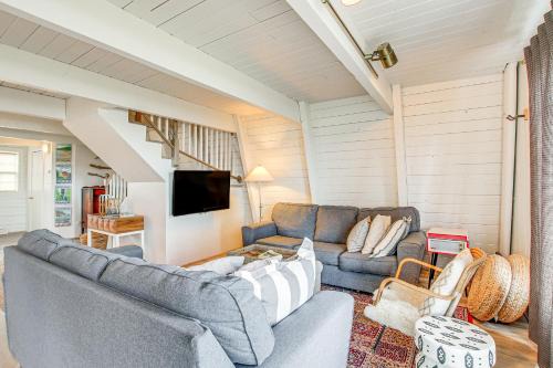 Bayfront Luxemburg Cabin Rental with Private Beach!