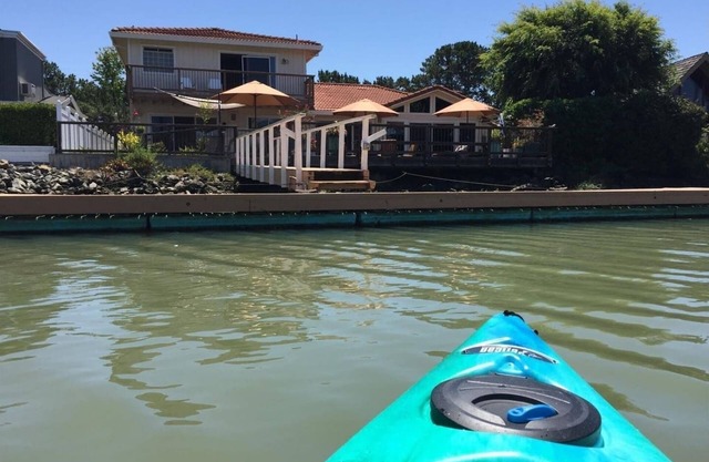 Bayfront Oasis | Deck, Fire Pit, Kayaks – Near Wine Country