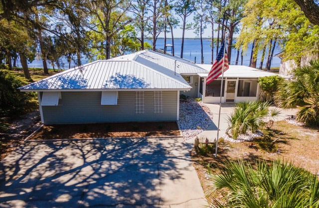 Bayfront Property/ Ocean Views/ Boat Dock/ Kayak/Large Parking/ Dog Friendly