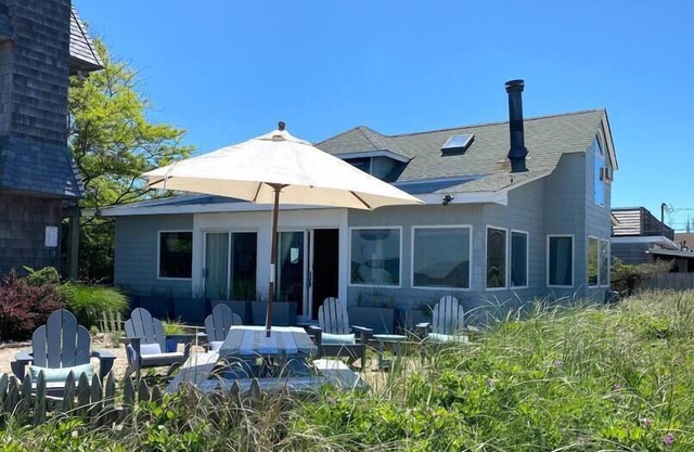 Bayfront Retreat Close to Restaurants & Shops