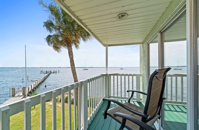 Bayfront Townhome with Private Dock, Kayaks & Stunning Views in Historic St. Andrew's!