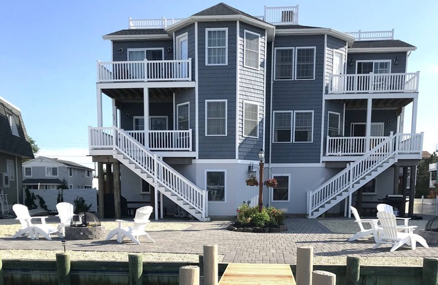 Bayfront mit Dock und Feuerstelle, @ Harris Harbour, Beach Haven Park, LBI