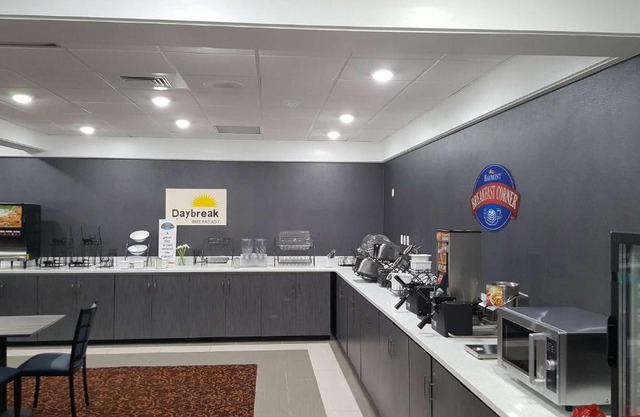 Baymont by Wyndham Grand Rapids Near Downtown