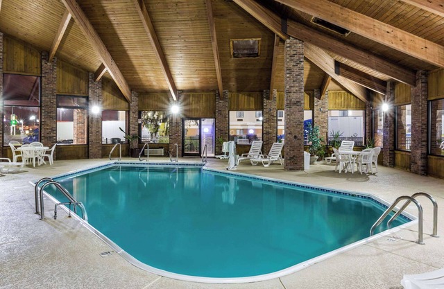 Baymont by Wyndham Louisville South I 65