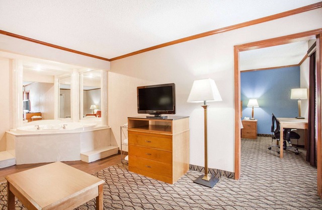 Baymont by Wyndham Madison Heights Detroit Area