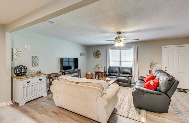 Bayou Access, Kayak & Grill: Milton Home!