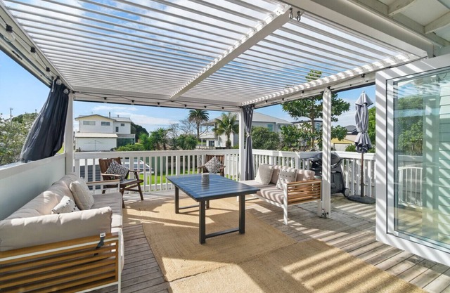 Bayside Bungalow Walk to the beach