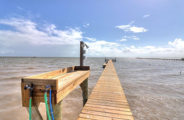 Bayside Getaway 2 Bedroom Cottage by Redawning