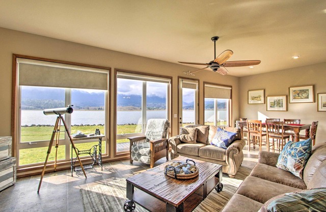Bayside Home - 6 Miles to Olympic National Forest!