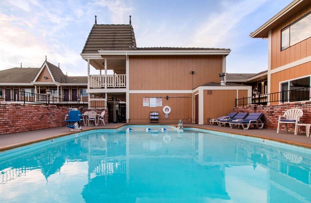 Bayside Inn & Suites