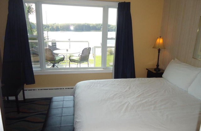 Bayside Inn & Waterfront Suites