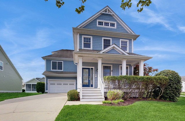 Bayside Resort house w/community pools, hot tubs, tennis courts & on-site golf