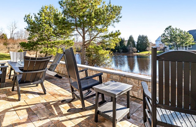 Bayside Resort Retreat w/ Shared Pool, Golf On-Site, Screened Patio, & Fast WiFi