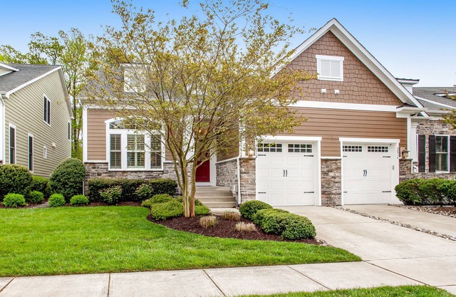 Bayside Resort retreat with grill, central AC, & paid-access pools & hot tub