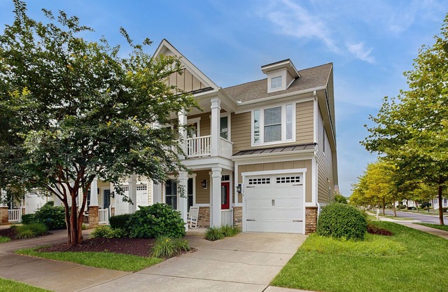 Bayside Resort townhouse w/ golf on-site, gym, and shared sauna