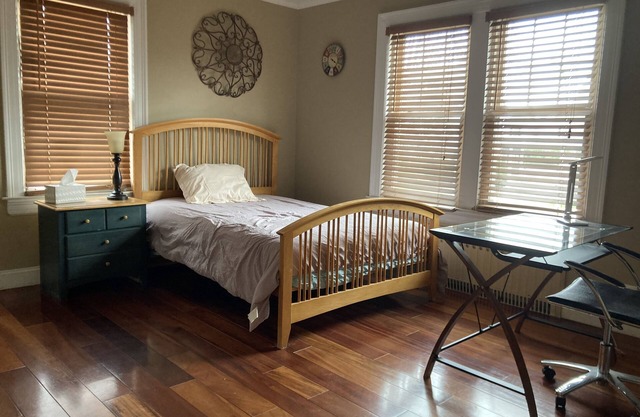Bayside room close to LIRR Bowne park