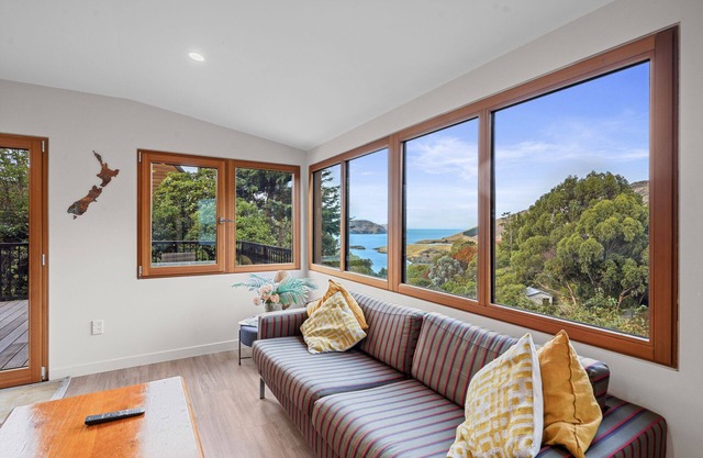 Bayside Serenity - Diamond Harbour Retreat