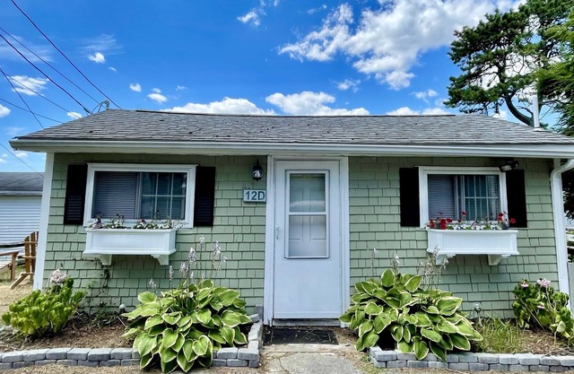Bayside studio cottage on Buttermilk Bay, steps to the private sandy beach.