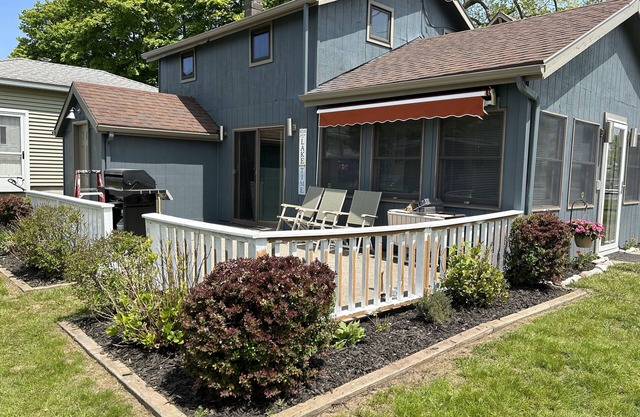 Bayside views, walk to beach & restaurants