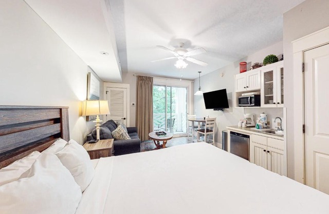 Baytowne Wharf - Pilot House #323