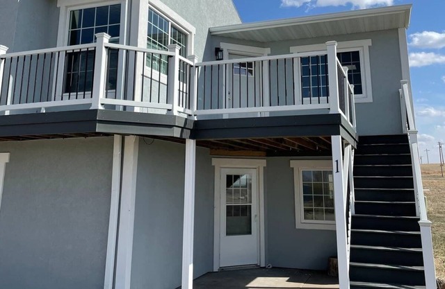 Bayview Condos #1, Sleeps 8 comfortably, great lake views! 10 minutes from I-80