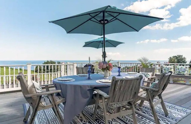 Bayview Cottage 2 BR +Off./Priv Beach/Hot Tub/Deck