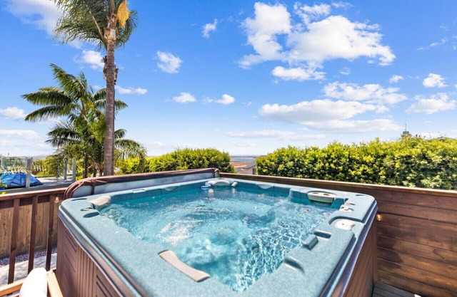 Bay View Retreat | Pickleball, Hot Tub & Sunset Deck