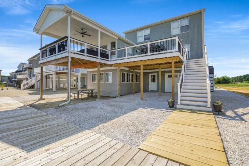 Bayview - Game Room, Waterfront, Pools!
