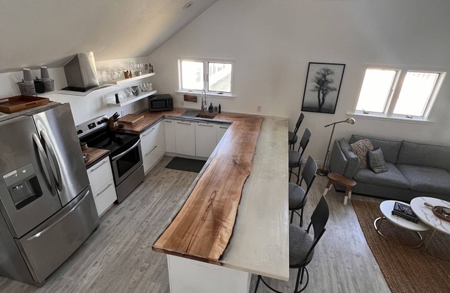 Bayview Hideaway! Newly remodeled beach house!