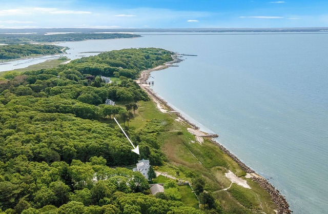 BAYVIEW New! 3BR/3 FB Sandy Beachfront Oasis w/ views over Buzzards Bay to Cape!