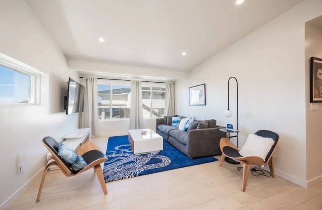 Bayview Retreat - Remodeled, Rock View, King Beds!