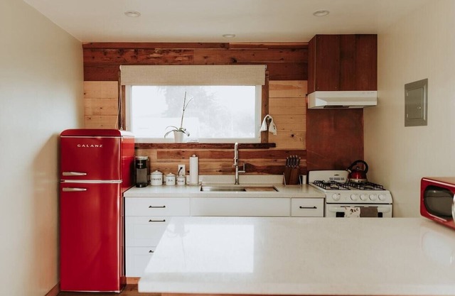 Baywood Cottage #3 | Walk to Bay | Dog Friendly