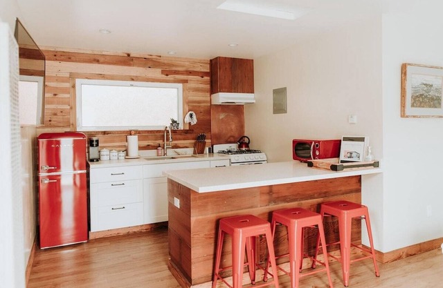 Baywood Cottage #5 | Walk to Bay | Dog Friendly