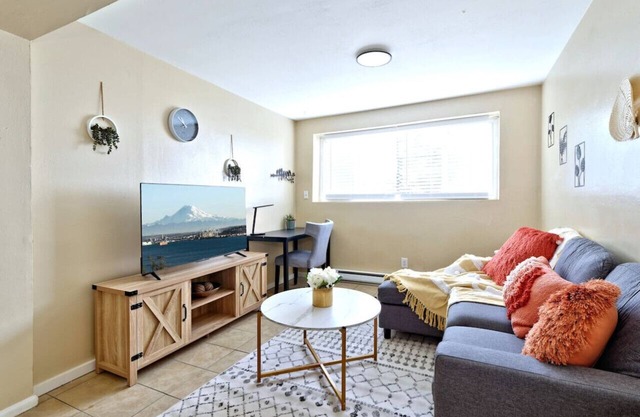 BD37 1b1b Apt Unit 5 @S Seattle close to airport