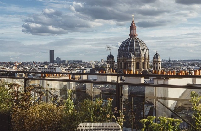 Be amazed by the stunning panoramic view-Paris Saint-Augustin