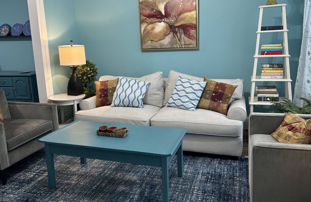 Be in NYC under 20 minutes--One Bedroom with Patio in residential neighborhood